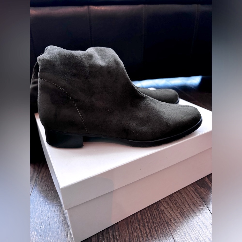 Rapisardi by Ron White over the knee boots.